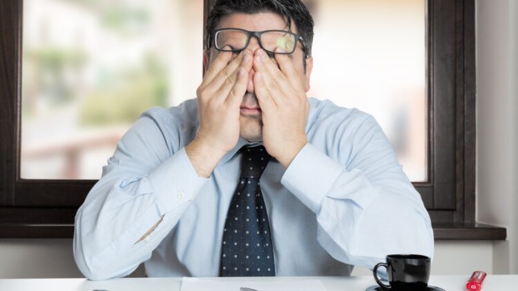 ¿Estás siempre cansado? Esta es la vitamina que le falta a tu cuerpo y así puedes incluirla en tu dieta