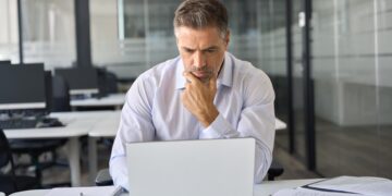 Confirmado por la Seguridad Social: así debes corregir tu vida laboral para aumentar los años cotizados.