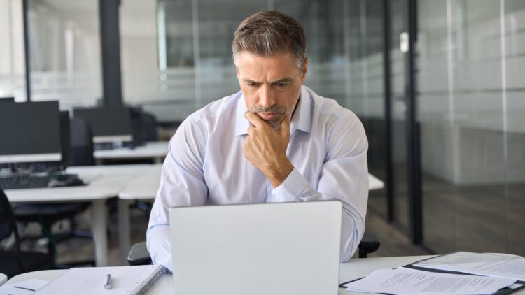Confirmado por la Seguridad Social: así debes corregir tu vida laboral para aumentar los años cotizados.