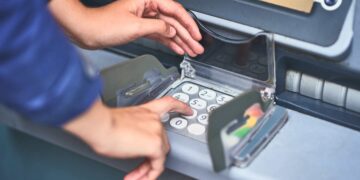 Adiós a los cajeros: este será el nuevo método para sacar dinero del banco