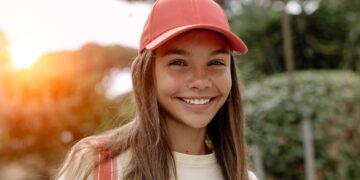 ¿Llevas gorra todos los días? Esto dice la psicología sobre las personas que hacen esto