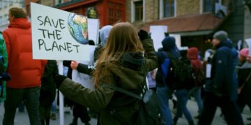 “Me encarcelaron 4 años por una protesta climática no violenta”: ahora publica su diario de prisión