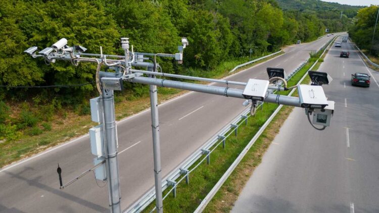 Evita multas de la DGT: a partir de esta velocidad saltan los radares 1 Radar dgt