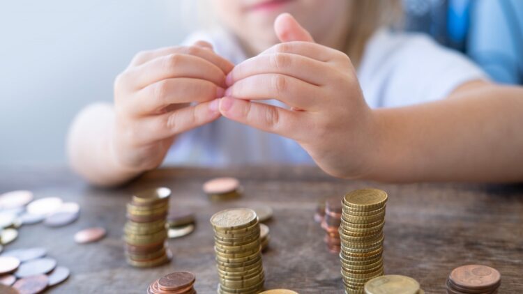 El regalazo de la Seguridad Social: 1000 euros a todos los padres que aparezcan en este listado