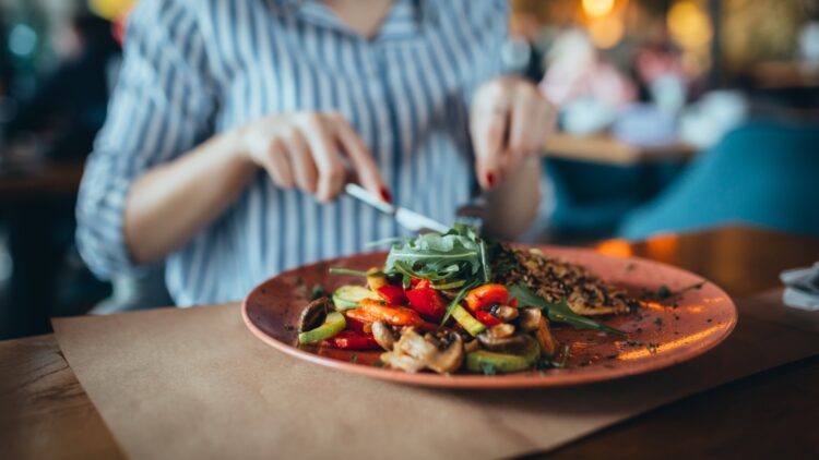 Parecerás más joven y ganarás en salud: los mejores alimentos que consumir a partir de los 50 años
