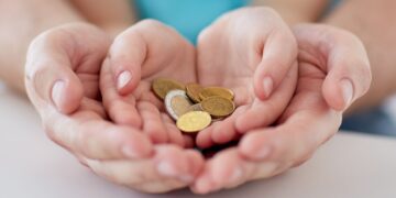 Esta es la ayuda de 410 euros que puedes solicitar si tienes hijos: estos son los requisitos.