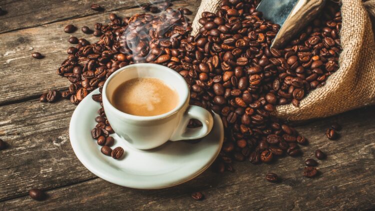 Tomar café o té dependiendo de tus objetivos fitness: cuál es mejor