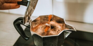 Los motivos para decir adiós a la cafetera italiana y empezar a tomar café de verdad