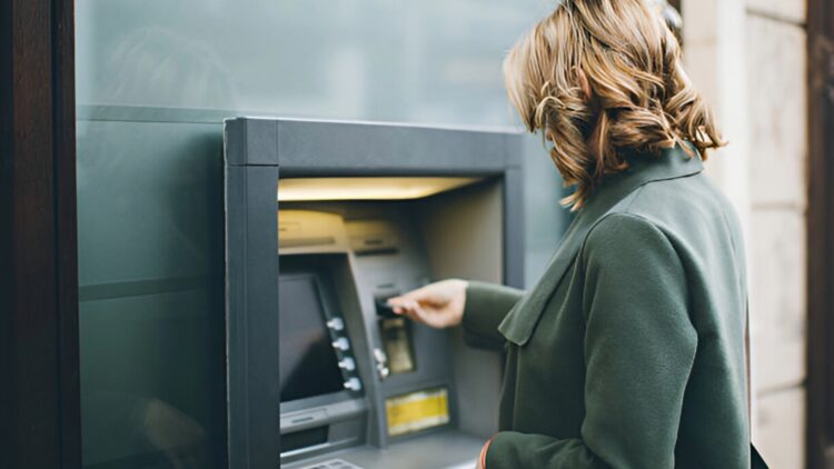 Adios a los cajeros automaticos tal y como los conociamos