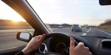 ¿Hay que calentar el motor del coche antes de conducir los días de frío? Esto dicen los expertos