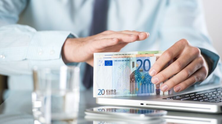 Así puedes cobrar el paro mientras trabajas.