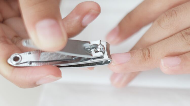 El uso que tiene el agujero de todos los cortauñas.