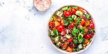 La mejor idea de cena es esta ensalada de solo tres ingredientes