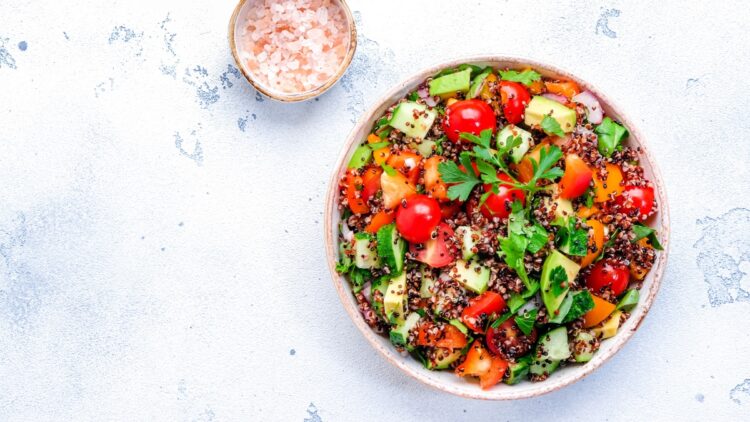 La mejor idea de cena es esta ensalada de solo tres ingredientes
