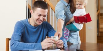 El Gobierno regala hasta 700 euros mensuales a las familias que cumplan estos requisitos.