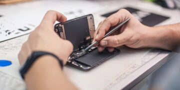 iFixit: la web que te ayudará a reparar desde un móvil hasta tu coche