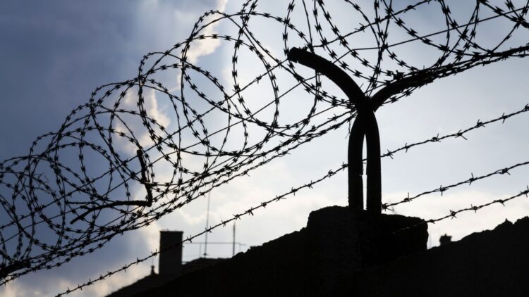 Ingresar a prisión de forma voluntaria: la nueva tendencia en este país