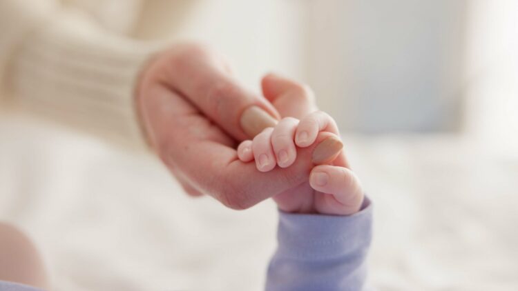 Los 100 nombres de niña que serán tendencia en 2025: son cortos, pero preciosos