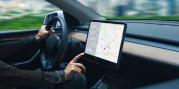 Las pantallas en los coches tienen los dias contados