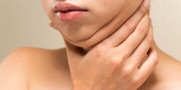 Dile adiós para siempre a la papada con este sencillo ejercicio