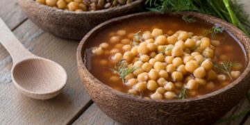 La OCU recomienda hacer esto antes de consumir garbanzos.