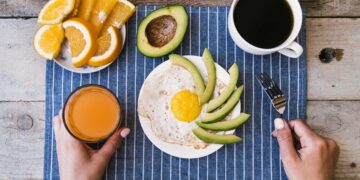 Ni se te ocurra desayunar esto: los nutricionistas explican lo que sucede en tu cuerpo