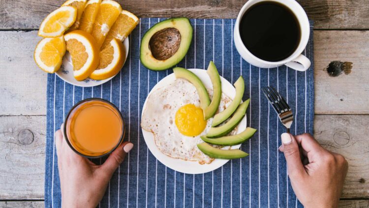 Ni se te ocurra desayunar esto: los nutricionistas explican lo que sucede en tu cuerpo