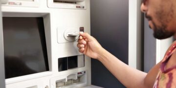 Esta es la nueva cantidad máxima de dinero que puedes ingresar en un cajero sin que Hacienda sospeche