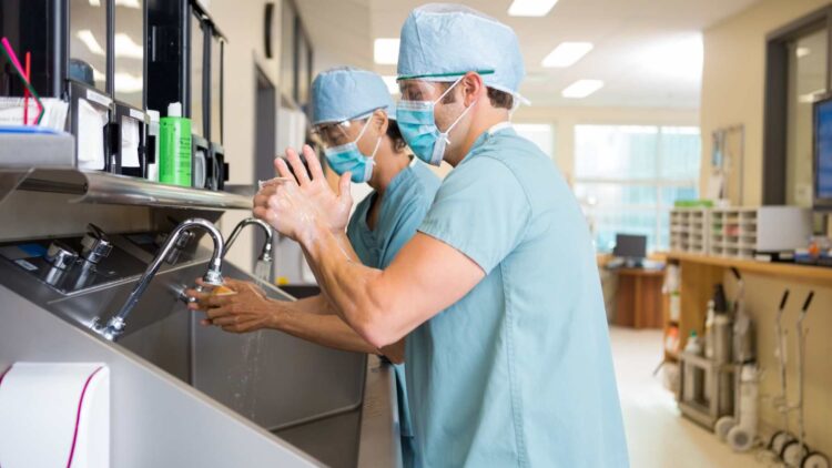 Así se lavan las manos en hospitales de China: nos llevan años de ventaja sanitaria