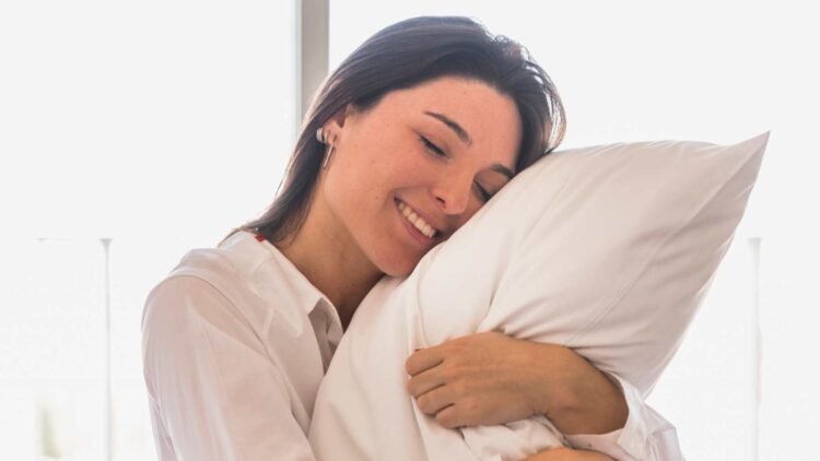 Mucho cuidado con las manchas amarillas de tu almohada: estos son los problemas de salud que pueden provocarte 1 Mucho cuidado con las manchas amarillas de tu almohada: estos son los problemas de salud que pueden provocarte