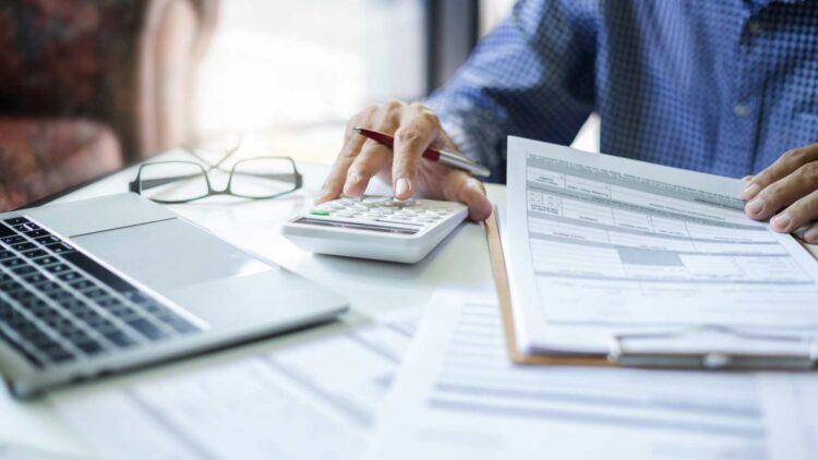 ¿Ganas menos de 35.200 euros? Prepárate para recibir malas noticias en tu declaración de la Renta 1 ¿Ganas menos de 35.200 euros? Prepárate para recibir malas noticias en tu declaración de la Renta