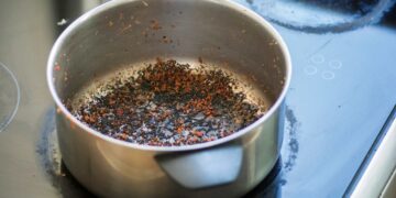 El truco definitivo para que tu olla quemada vuelva a lucir como nueva