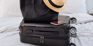 Este es el motivo por el que Ryanair aconseja no llevar maletas de color negro o gris