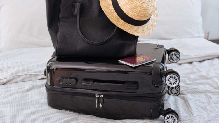 Este es el motivo por el que Ryanair aconseja no llevar maletas de color negro o gris 1 Este es el motivo por el que Ryanair aconseja no llevar maletas de color negro o gris