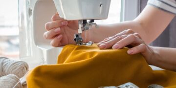 Adiós a coser: este método revolucionario te permite arreglar el bajo de tus pantalones sin tocar una aguja