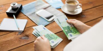 Nueva ayuda de IMSERSO para los jubilados que cumplan los requisitos: hasta 8.000 euros.