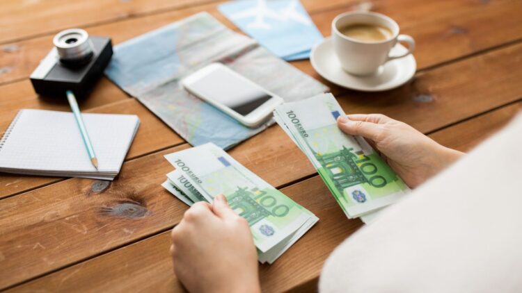 Nueva ayuda de IMSERSO para los jubilados que cumplan los requisitos: hasta 8.000 euros 1 Nueva ayuda de IMSERSO para los jubilados que cumplan los requisitos: hasta 8.000 euros.