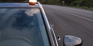 La DGT no obligará a llevar las reglamentarias luces V16