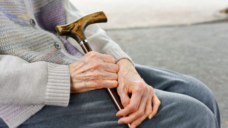 Aviso de Hacienda para los mayores de 65 años que tienen una propiedad.