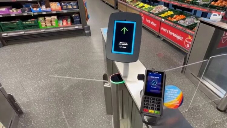 ¿Pagar por entrar en un supermercado?