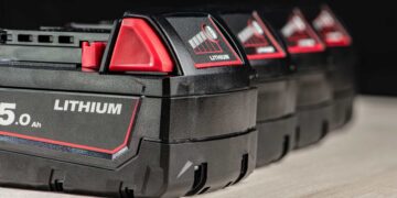 Ni híbridos ni eléctricos se salvan: el riesgo de explosión de las baterías de litio preocupa a los expertos