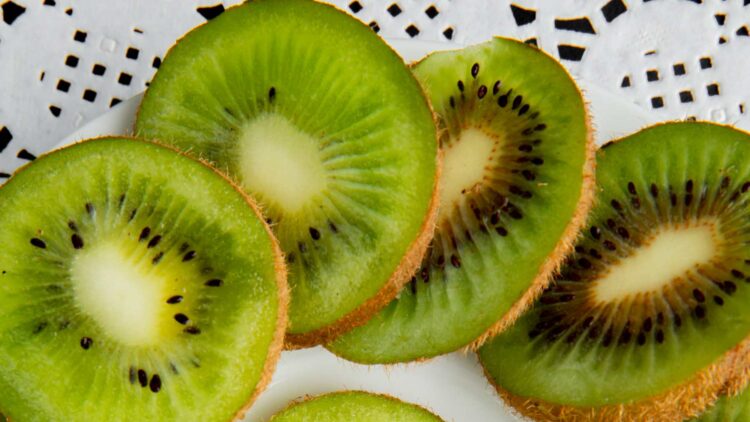 Un experto desvela por qué el kiwi es más efectivo que otros frutos en la prevención de infecciones respiratorias