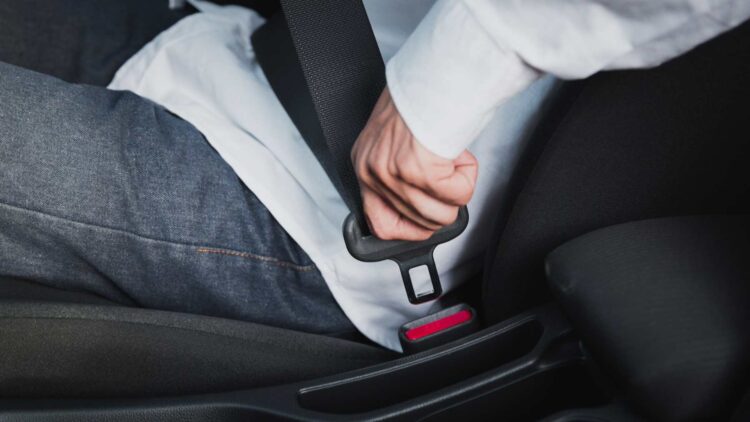 Confirmado: la DGT lanza una ofensiva contra quienes no usan cinturón y estas son las consecuencias por no llevarlo