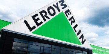 Leroy tiene la solución al desorden de los cables en casa y no es una regleta