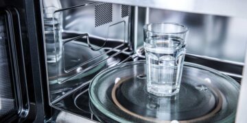 Lo que nadie te contó: Calentar líquidos en el microondas puede ser más peligroso de lo que imaginas