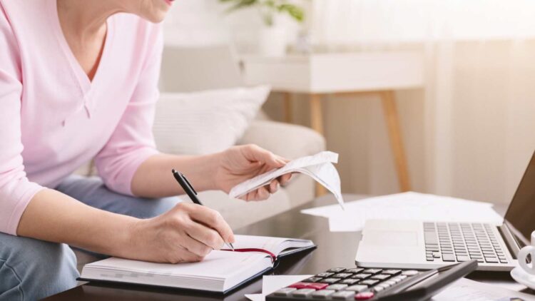 Ya es oficial: si tus ingresos no superan esta cantidad, podrías estar exento de declarar en la Renta 2024-25; entérate de los detalles 1 Ya es oficial: si tus ingresos no superan esta cantidad, podrías estar exento de declarar en la Renta 2024-25; entérate de los detalles