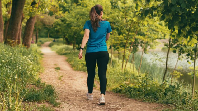 Expertos confirman cuánto debes caminar al día para llevar una vida saludable: estos son sus consejos