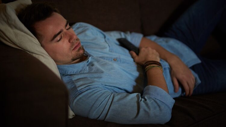 Confirmado por psicólogos: si no soportas dormir en silencio, puede ser por estos motivos