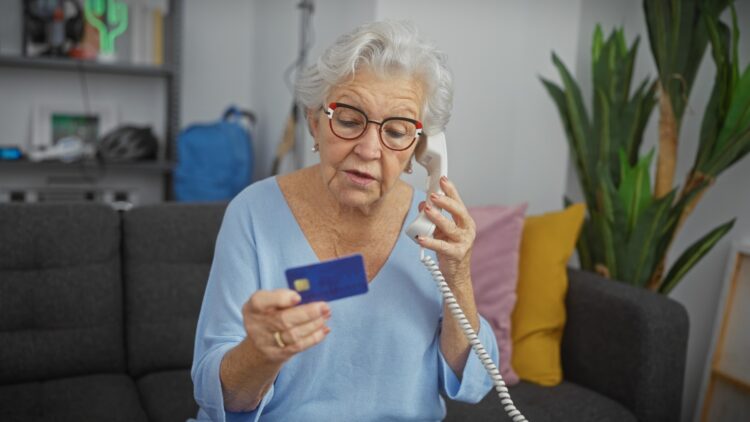 Adiós a los ahorros: estafan 300.000 euros a una mujer haciéndose pasar por Dios y por la Virgen María