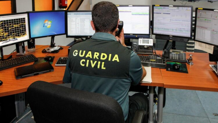 La Guardia Civil lo confirma: esta nueva estafa que suplanta a la DGT puede vaciar tus bolsillos en 5 minutos